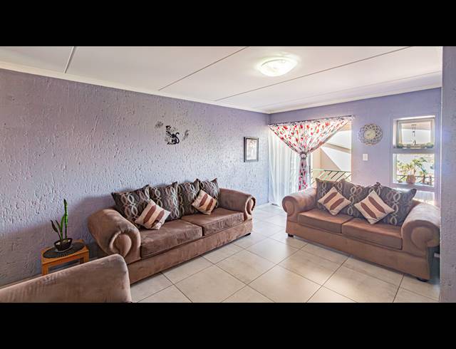 3 BEDROOM APARTMENT FOR SALE IN WINCHESTER HILLS